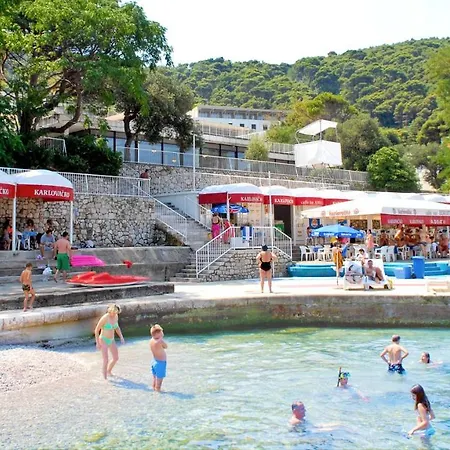 Ξενοδοχείο Adriatic 2*